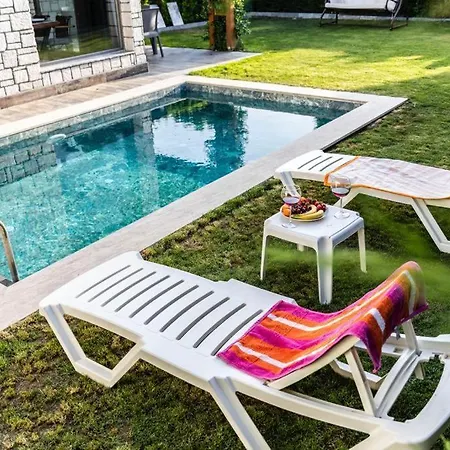 Stone Highland Villas *
